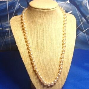 Pearl necklace 20 inches perfectly matched looks like new Champaign color